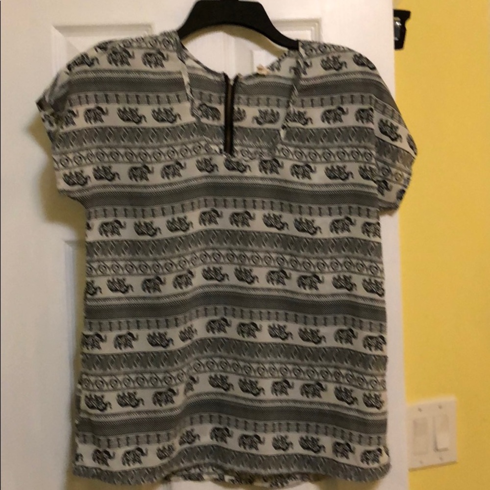 Short sleeve blouse with black and white elephants